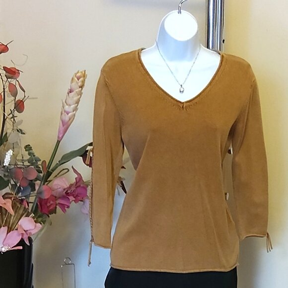 NWT Women’s Yellow Lightweight 3/4 Sleeve Cardigan Pullover Sweater Size 8 or 10 - Picture 4 of 6